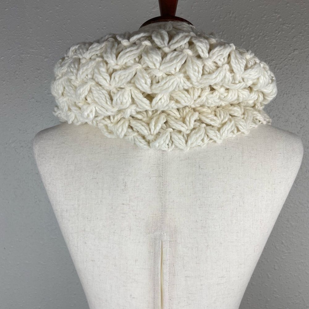 Ivory Infinity Scarf EUC - Picture 4 of 4